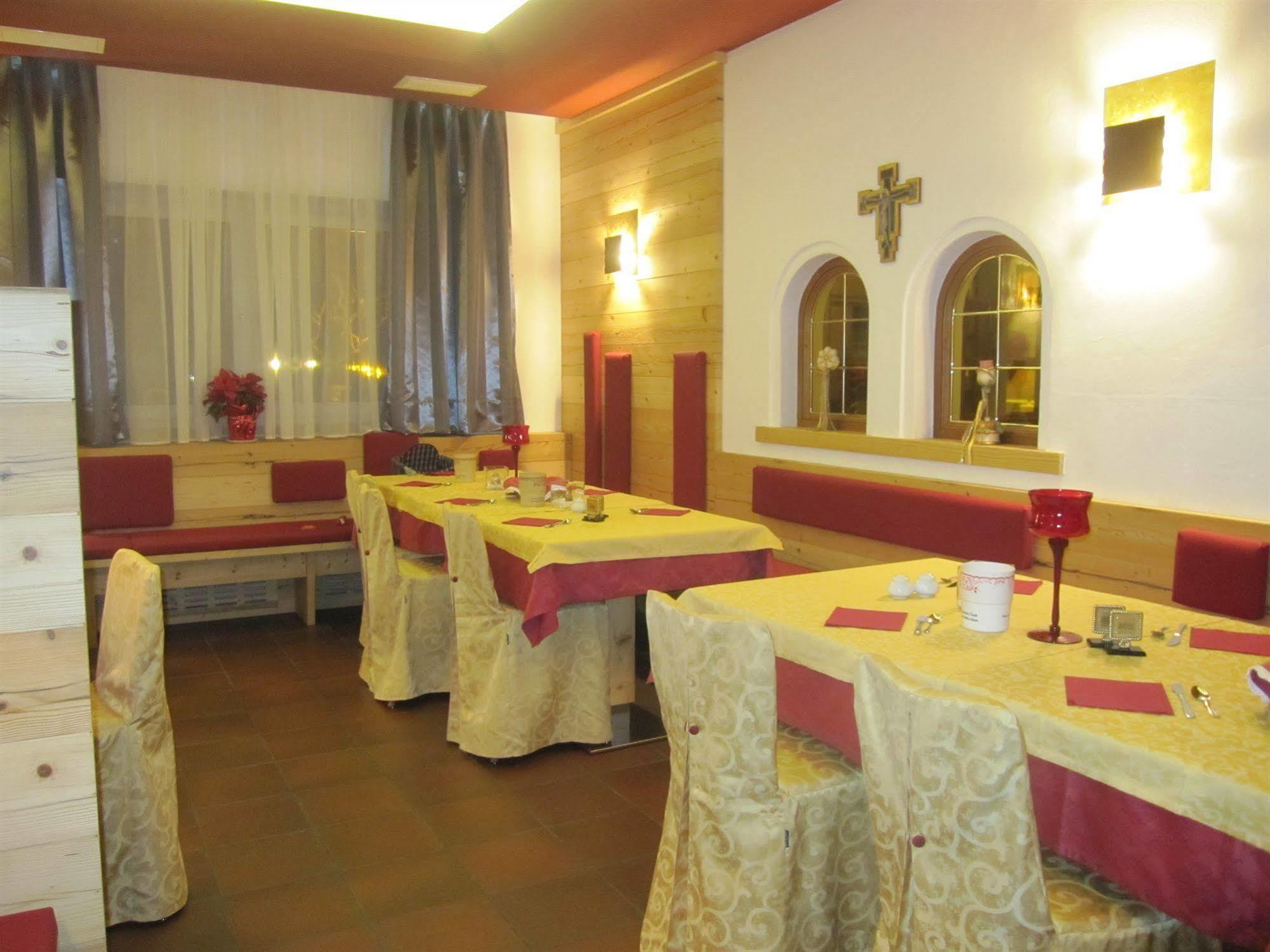 Hotel Azola Canazei Ngoại thất bức ảnh
